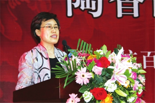 洛陽市委常委、組織部部長(zhǎng)，洛陽市關(guān)心下一代工作委員會(huì)主任陳向平致辭