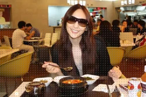 明星旅行糗事一籮筐 總有一個(gè)萌到你！