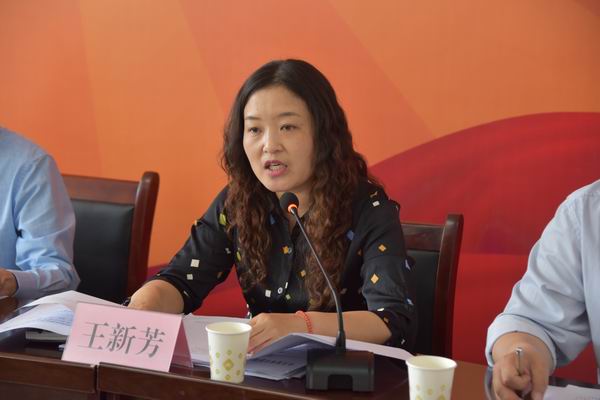 副局長王新芳傳達(dá)區(qū)委會(huì)議精神