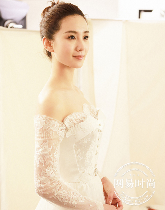 劉詩(shī)詩(shī)婚禮行頭值百萬(wàn) 不驕不躁剛剛好