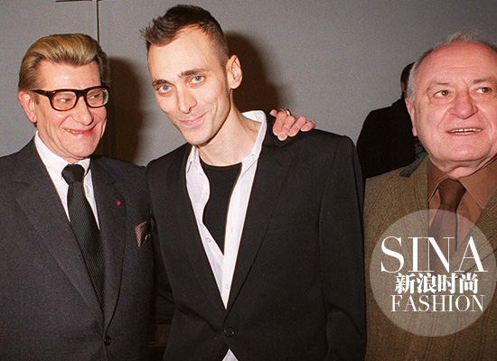 Yves-Saint-Laurent、Hedi-Slimane、Pierre-Bergé在Dior后臺(tái)的合影