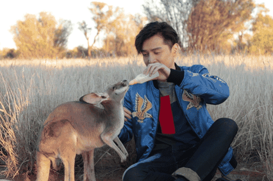 乖哦，慢慢吃~