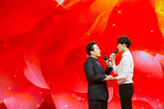楊洋春晚節(jié)目曝光與佟鐵鑫演唱《父子》 楊洋春晚節(jié)目曝光與佟鐵鑫演唱《父子》