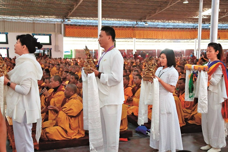 王菲素顏印度朝拜法王 王菲素顏印度朝拜法王