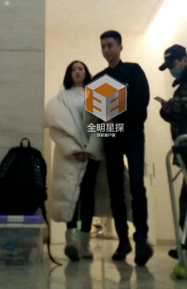 張?zhí)鞇?ài)地下戀曝光