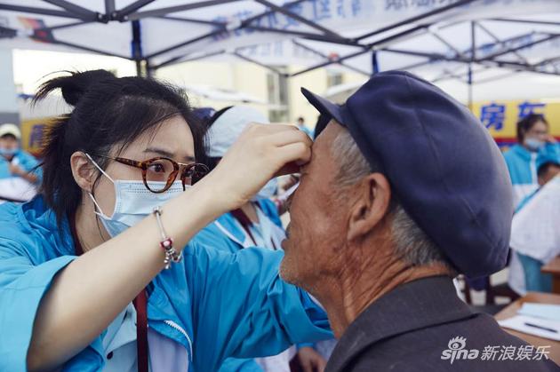 蔣欣為公益放棄時(shí)裝周 蔣欣為公益放棄時(shí)裝周