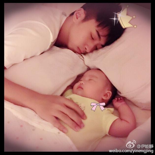 伊能靜兒子摟妹妹入睡 伊能靜兒子摟妹妹入睡
