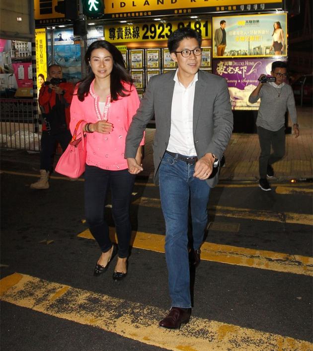 慶祝結婚四周年時，郭晶晶已有孕味