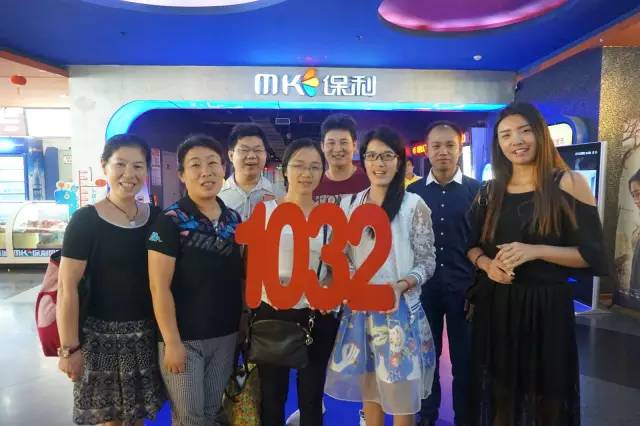 認識的不認識的，拍張合照就是朋友啦