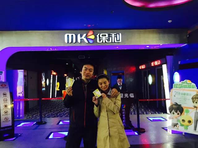 小情侶幸福的呢！