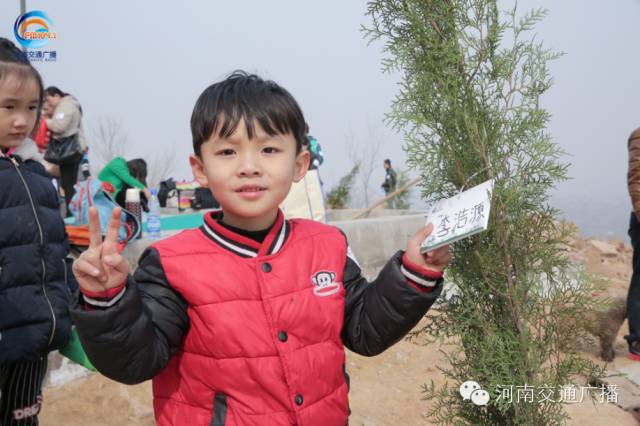 耶！你看，這是我種下的小樹苗！