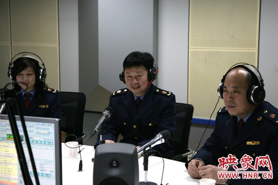 平頂山市工商局局長劉鋒一行做客信息廣播 平頂山市工商局局長劉鋒一行做客信息廣播