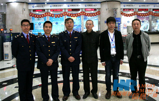 信息廣播副總監(jiān)魏志剛、民生資訊部負(fù)責(zé)人王昊與郭群一行在廣播大廈