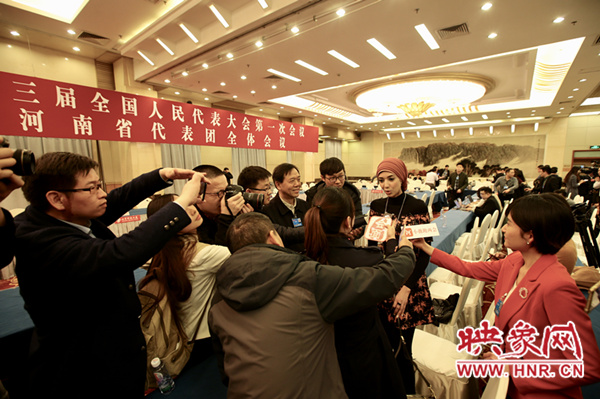 會后采訪外國記者 會后采訪外國記者