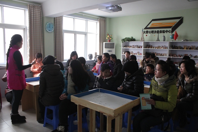 《成長心連心》專家課堂，女主播娜娜姐姐現(xiàn)場主持