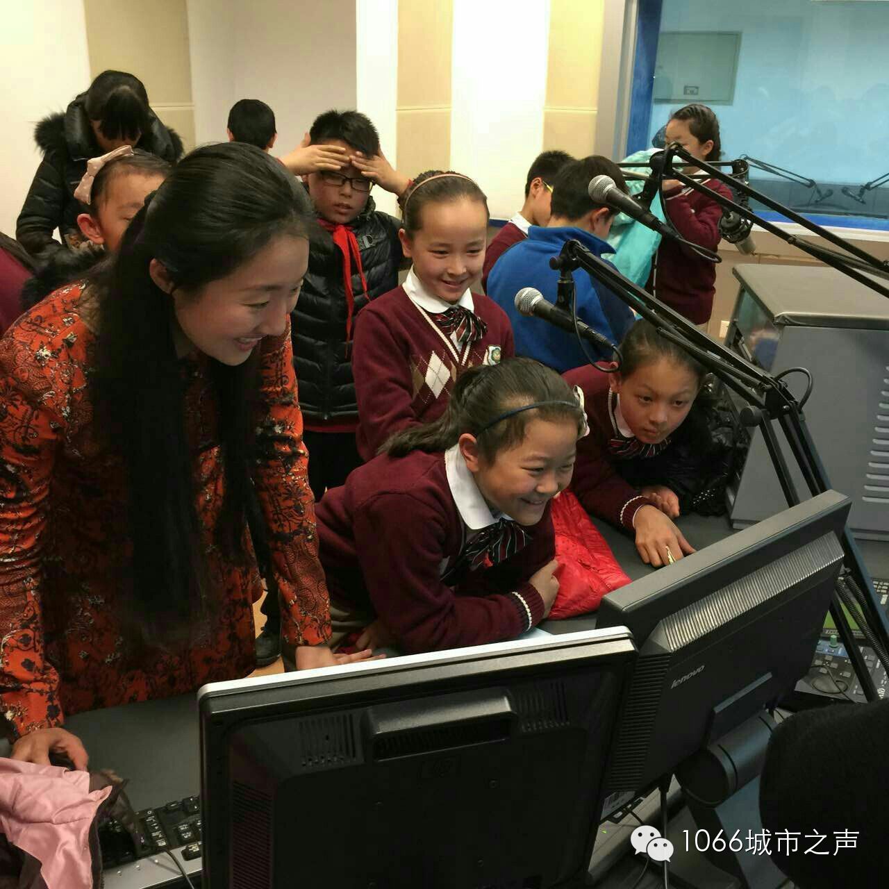 “好激動，好激動”！天天上學(xué)、放學(xué)都從廣播大廈經(jīng)過，今天終于進來了！