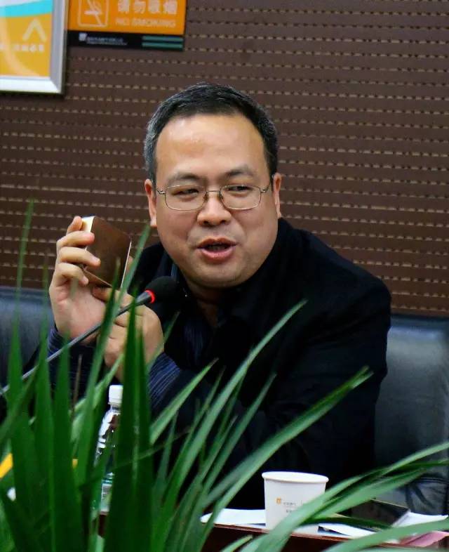 看看上面這位，就是我們1066最紅的男人——付總。