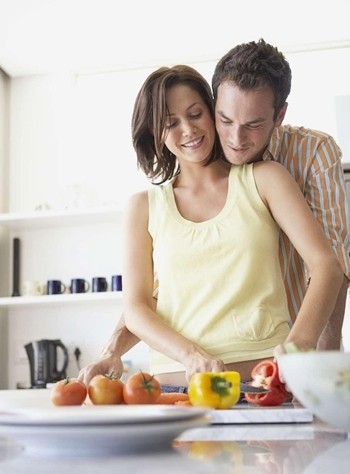 反其道而行，也對(duì)他若即若離