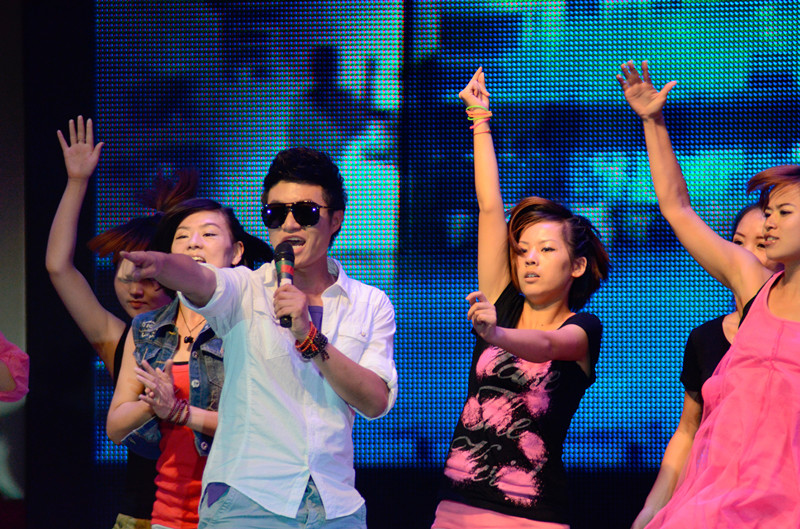 嗨！《我們一起聽歌吧》魅力881河南音樂廣播 DJ帥天 演唱曲目：《找自己》 帥呀??！