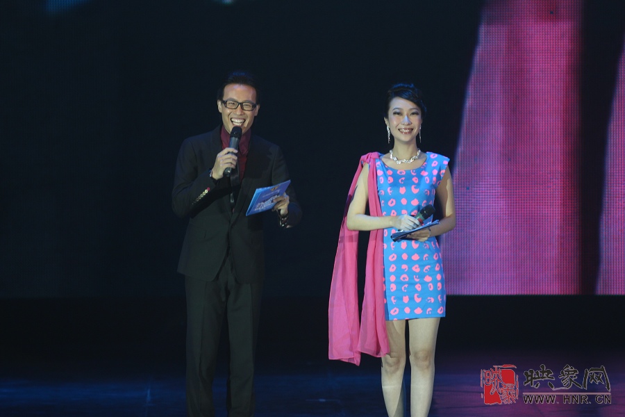 現場主持人雨晨、小糖