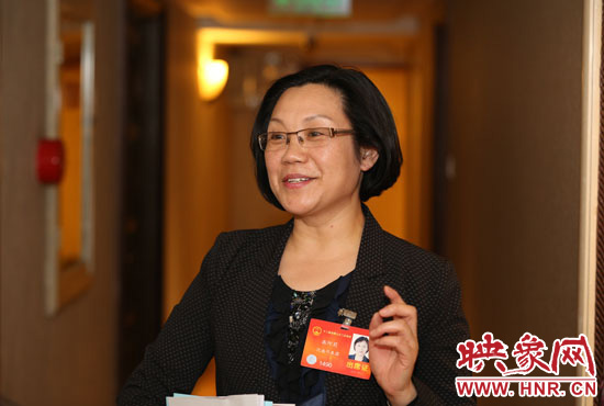 全國人大代表、商丘市實驗小學(xué)校長高阿莉做客映象網(wǎng)兩會微視。