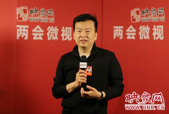 全國(guó)人大代表張澤群接受映象網(wǎng)“兩會(huì)微視”訪談。