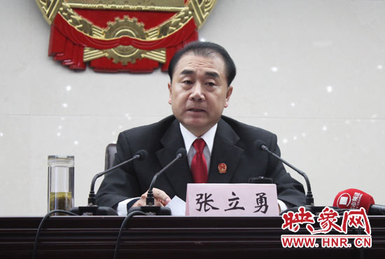 省高院院長(zhǎng)張立勇說(shuō)，全省法院一定要堅(jiān)定為農(nóng)民工討薪的立場(chǎng)不動(dòng)搖