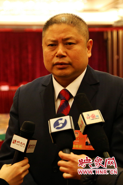 全國政協(xié)委員，河南弘昌集團(tuán)、信陽毛尖集團(tuán)董事長陳世強(qiáng)