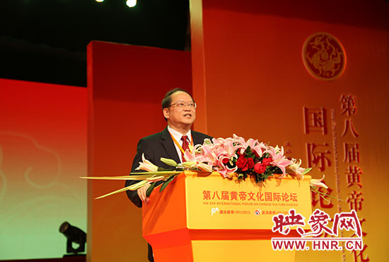 臺(tái)灣大學(xué)哲學(xué)系教授、美國(guó)耶魯大學(xué)哲學(xué)博士傅佩榮做演講