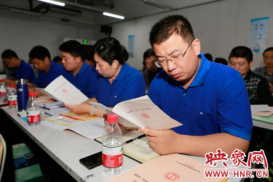 5月15日上午，全國總工會(huì)送教到基層-富士康工會(huì)干部（河南站）培訓(xùn)班在富士康鄭州科技園開班。