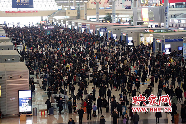 昨日因全國(guó)大面積降雪導(dǎo)途經(jīng)鄭州東站部分高鐵晚點(diǎn)停運(yùn) 昨日因全國(guó)大面積降雪導(dǎo)途經(jīng)鄭州東站部分高鐵晚點(diǎn)停運(yùn)