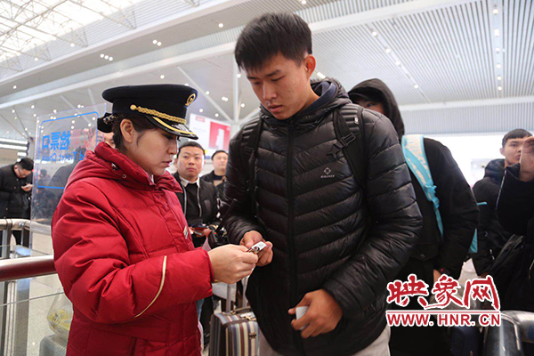 鄭州東站盡全力保障旅客順利出行 鄭州東站盡全力保障旅客順利出行