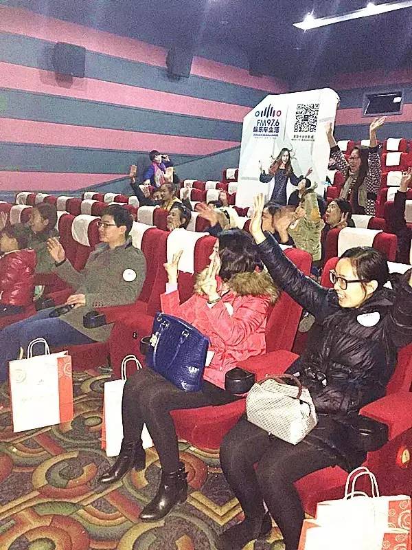 來到活動現(xiàn)場的每一位觀眾都十分熱情哦！