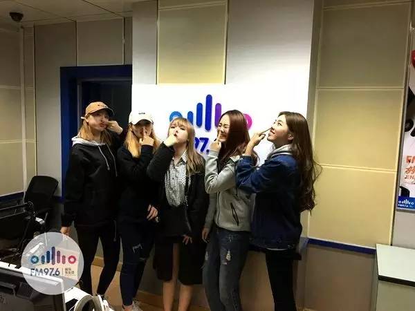 豬鼻行動(dòng)！預(yù)備……按！長腿妹妹都是天然美女哦！