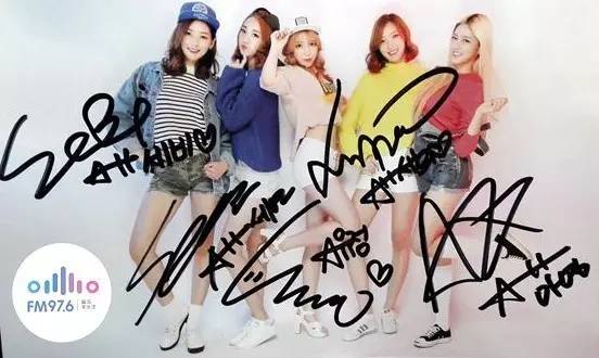 哎呦不錯(cuò)哦！路飛收到美女們的簽名照，到底中意哪一位呢？