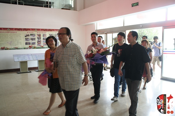 探望豫劇大師唐喜成先生夫人馬云玲 探望豫劇大師唐喜成先生夫人馬云玲