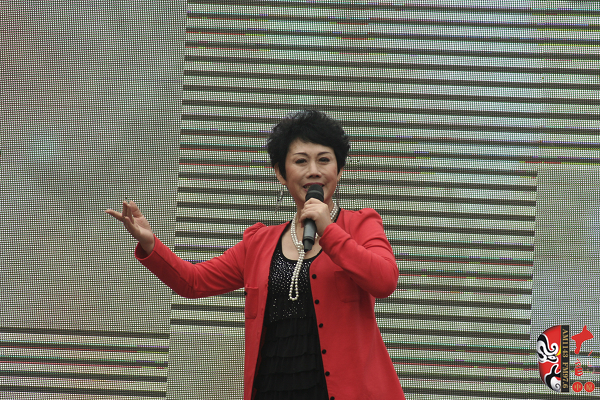 著名豫劇表演藝術家魏俊英現(xiàn)場演唱豫劇《紅菊》選段“十祝福”、《五世請纓》選段“先王爺封我是個長壽星”