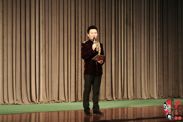 主持人：著名戲曲節(jié)目主持人、河南電臺戲曲廣播“當家小生”月陽