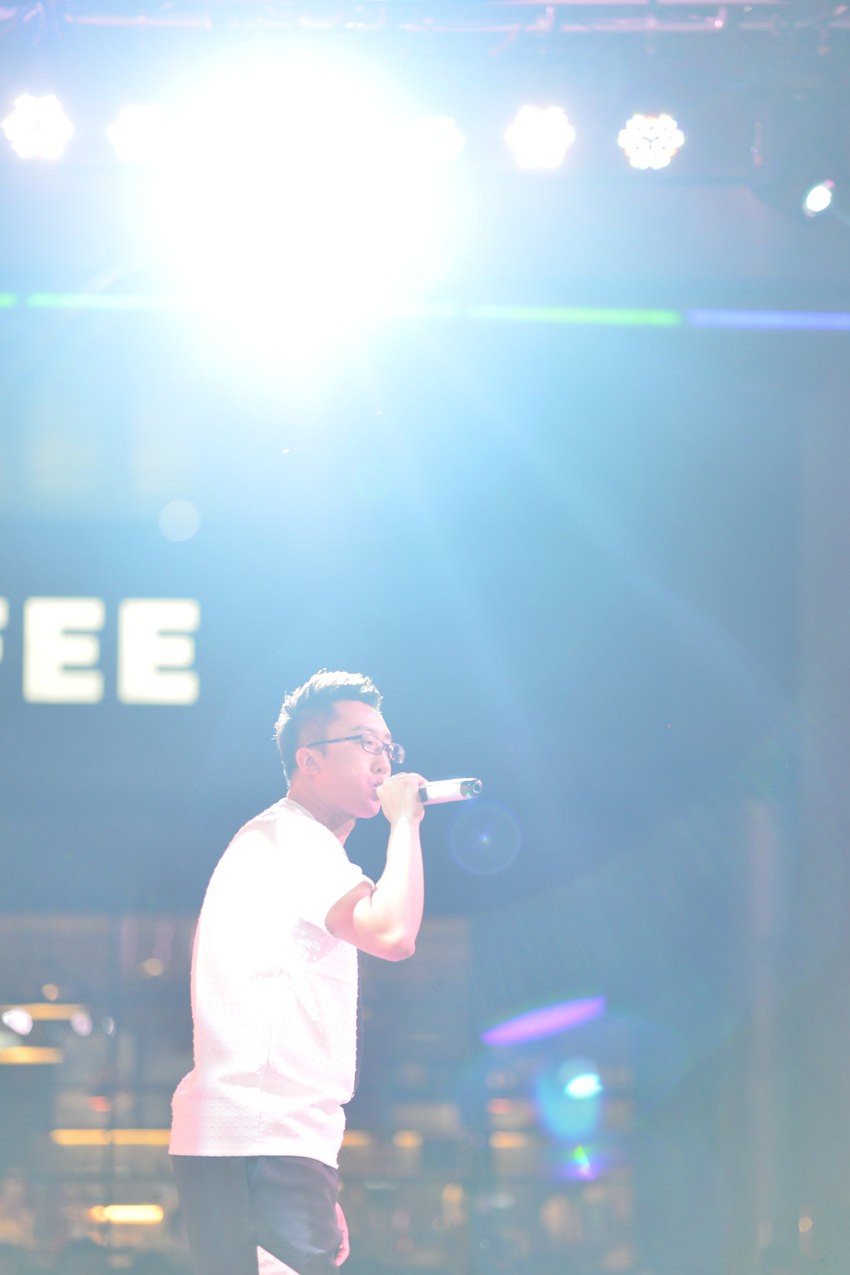 楊奕：私家車(chē)999唱歌（可能）最專業(yè)的主播