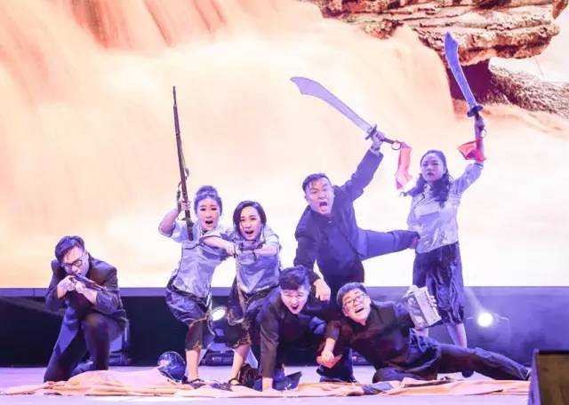 作為本場(chǎng)晚會(huì)的最后一個(gè)節(jié)目，《黃河大合唱》刷新你完全不一樣的體驗(yàn)。