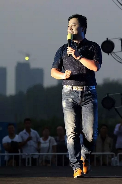 莫非此刻是在向前走還是向后移？