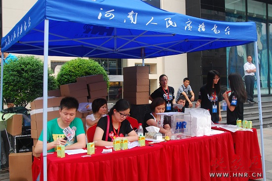 愛心義賣活動(dòng)現(xiàn)場