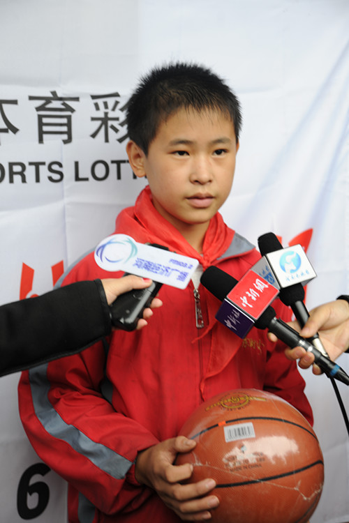 商丘市柘城縣遠(yuǎn)襄鎮(zhèn)東街回民小學(xué)學(xué)生接受記者采訪(fǎng)