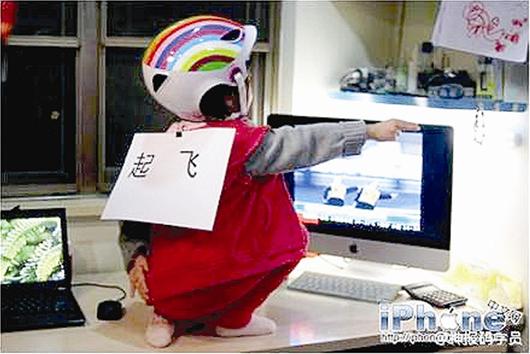 艦載機起飛手勢引發(fā)模仿熱潮 艦載機起飛手勢引發(fā)模仿熱潮