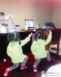 艦載機起飛手勢引發(fā)模仿熱潮 艦載機起飛手勢引發(fā)模仿熱潮