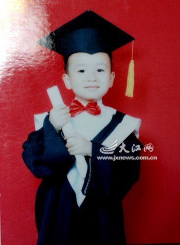 照片上的音容笑貌還在，可人卻走了