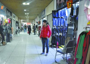 貧困女生2600元學(xué)費被盜 連續(xù)2天守商場望奇跡現(xiàn) 貧困女生2600元學(xué)費被盜 連續(xù)2天守商場望奇跡現(xiàn)