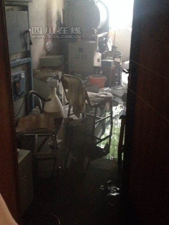 2日上午9時(shí)許，成都理工大學(xué)測(cè)試樓內(nèi)一實(shí)驗(yàn)室起火，造成一人輕傷，目前明火已滅