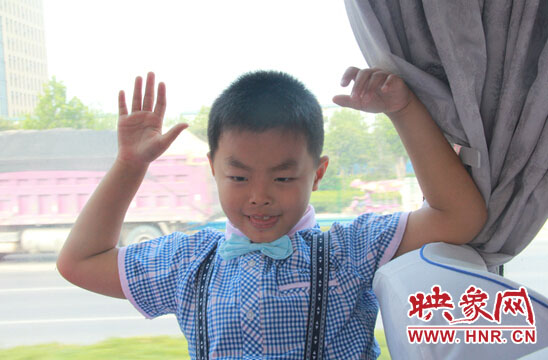 這名小記者七點(diǎn)多就在集合點(diǎn)等我們了