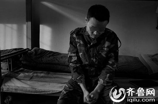 　因癡迷于賭博，研究生方光被學(xué)校開(kāi)除。方光在濟(jì)南一戒網(wǎng)學(xué)校接受教育